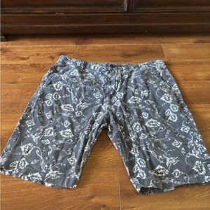 Fresh Gray Floral Men's Shorts